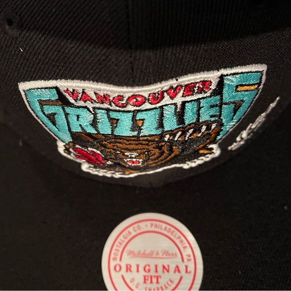 Brand new Mitchell and Ness Vancouver Grizzlies snapback hat - Picture 7 of 7